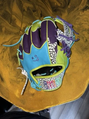 12 Inch Baseball Glove - Image 1 of 4