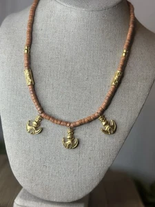 Collar con dije de poporo precolombino - cuentas de madera - Imagen 1 de 2