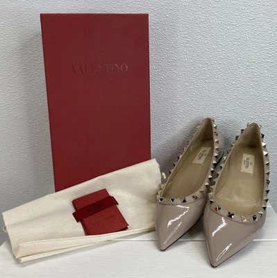 Zapatos planos de ballet Rockstud charol Valentino Garavani para mujer talla 7,5 cuero Poudre Foto 1 de 4