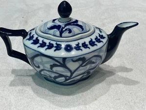 VTG Bombay Co Cobalt Blue & White Porcelain Floral Scroll Teapot - Picture 1 of 9