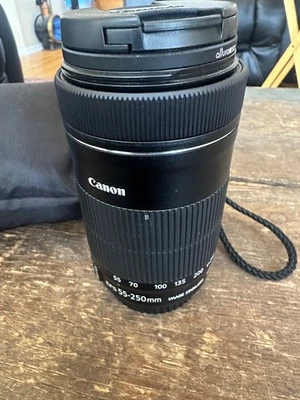 Canon EF-S Zoom Lens 55-250mm f/4.5-5.6 IS STM - Image 1 of 4