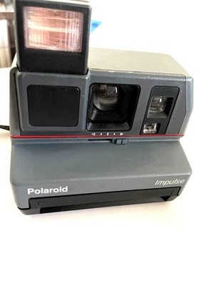 Fotocamera istantanea Polaroid 600 Impulse grigia - solo potenza testata - Immagine 1 di 4