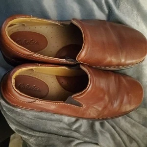 Cabelas Brown Leather Slip On Clog Mules Comfort Shoes Women's Mules 9.5 - Picture 1 of 5