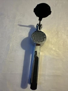 WMF Stabile Knoblauchpresse aus Cromargan ca. 16 cm mit Deckel, Gummierte Griffe - Bild 1 von 9