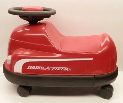 Coche parachoques Radio Flyer para niños pequeños con sonidos de choque y bocina de pitido Foto 1 de 4