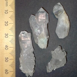 Lote de paquete de muestras minerales sueltos naturales cristales cetro cuarzo 98,3 quilates - Imagen 1 de 6