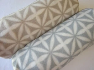 Vliesüberwurf/Decke neu, warm, Geo Flower Design 2 moderne Farben zur Auswahl. - Bild 1 von 5