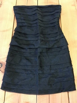 Vestido Twenty One Negro Pequeño S Sin Tirantes Volantes Frontal Cremallera Trasera Fiesta de Verano Foto 1 de 3