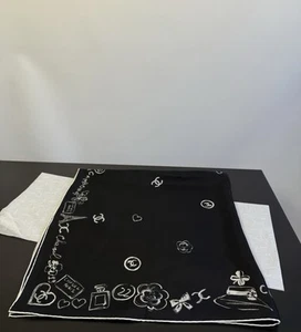 Chanel Damen Schal 100% Seide CC Logo Art Muster Schwarz/Weiß Größe 90x90 - Bild 1 von 13