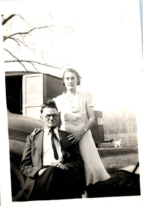 Vintage Photo 1940s, Couple On Wedding Day Posed By A Car, 3.5x2.5 Black White - Picture 1 of 2