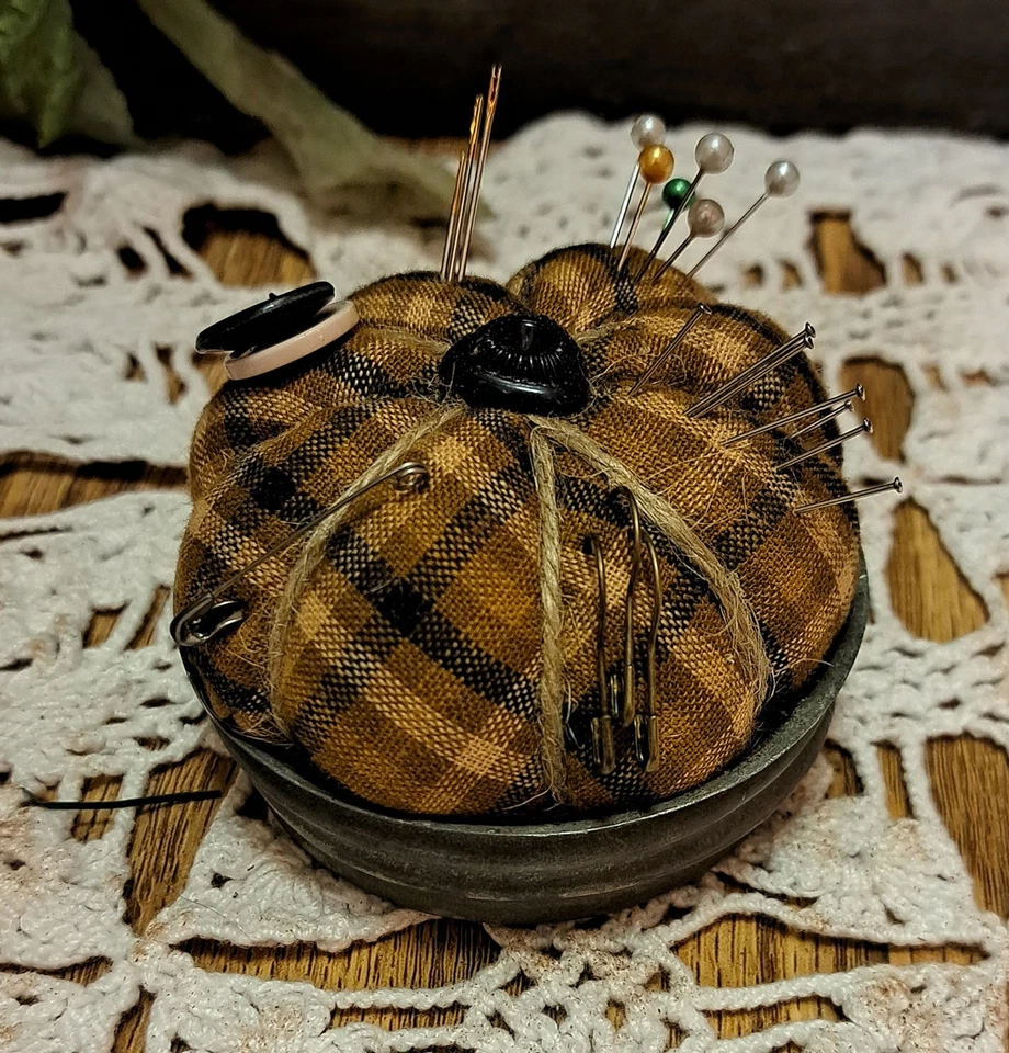 PRIMITIVE FARMHOUSE STYLE  PINKEEP HOMESPUN FABRIC IN BALL ZINC/PORCELAIN LID - Image 1 of 1