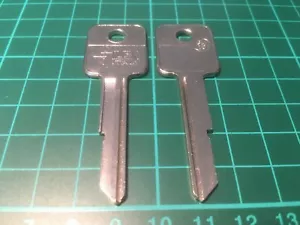 Holden Commodore, Calais, Kingswood from year 78 key blank Silca GM10 - Picture 1 of 1