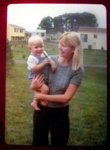 Foto Kodak bionda mamma e il suo bambino COLORE anni 70 - Foto 1 di 1