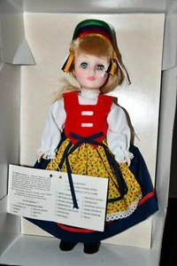 Muñeca Effanbee Doll Corp International Polonia #1107 - Nueva en caja - Imagen 1 de 3