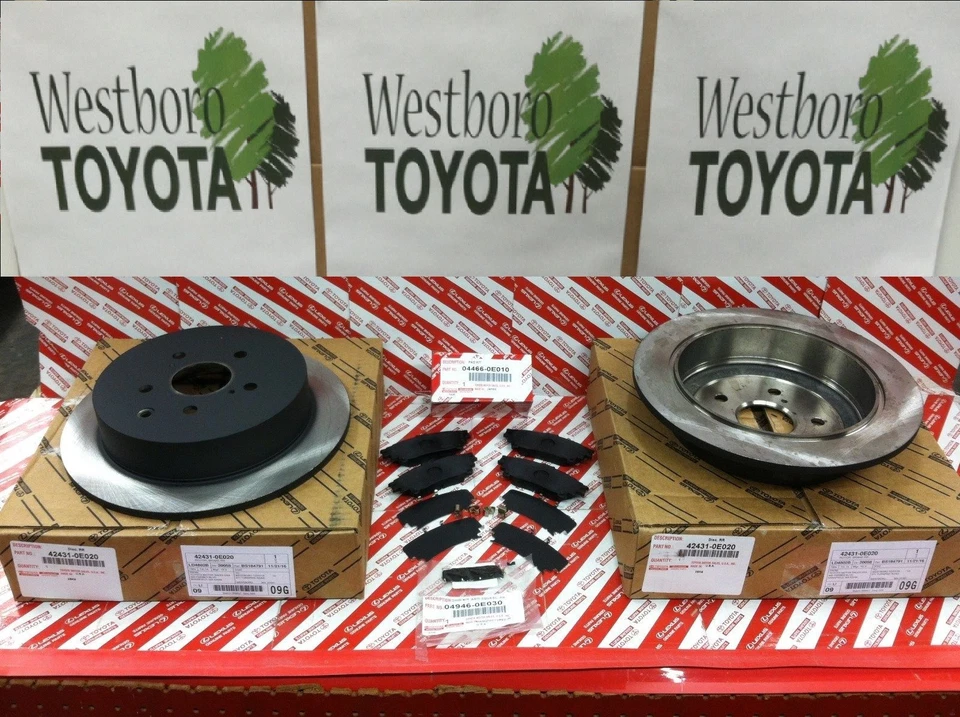 Rotores de freno traseros y kit de pastillas y cuñas originales Toyota Sienna 2011-2018 OEM Foto 1 de 1