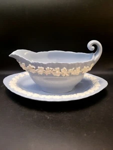 Vintage Wedgwood Etruria Barlaston Blue Queensware Gravy Boat & Underplate - Picture 1 of 9