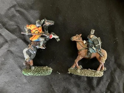 2 Painted Mounted Knights Figures in Very Good Condition - Image 1 of 4