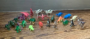 Mini figuras de juguete de dinosaurios lote mixto de 25 - aprox. "2"" - 2 3/4"" de largo (ver fotos)" - Imagen 1 de 14