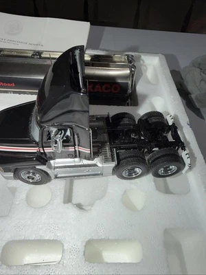 Franklin Mint ~ 1996 Texaco Tanker ~ 1:43 Mack Tractor & Trailer - Image 1 of 4