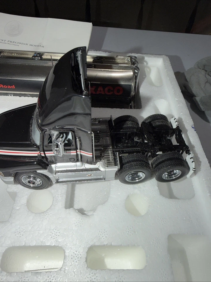 Franklin Mint ~ 1996 Texaco Tanker ~ 1:43 Mack Tractor & Trailer - Image 1 of 4