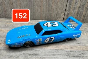 1991 RACING CHAMPIONS RICHARD PETTY 1970 PLYMOUTH SUPERBIRD NASCAR SUPERSTARS - Picture 1 of 6