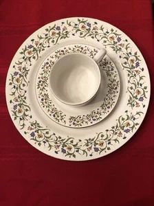 Cup/mug Saucer Dinner Plate FARBERWARE ASHBURY CLAIRE vines flowers Christmas 3p - Picture 1 of 5