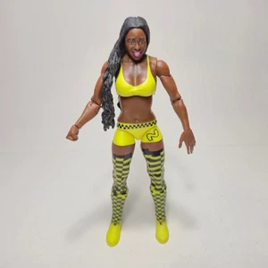 WWE Basic Series 56 NAOMI Action Figure Yellow - Bild 1 von 4