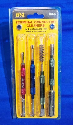 Комплект штепсельной вилки и очистителя клемм прицепа IPA 8025 такой же, как Mac Tools 8025 - Изображение 1 из 2