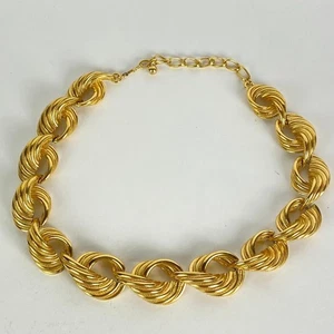 Hermosa gargantilla collar cadena eslabones gruesos tono dorado Trifari corona vintage - Imagen 1 de 12