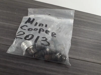 Juego completo de 4 pernos/tuercas y llave de rueda de bloqueo Mini R60 usados Foto 1 de 4