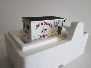 NEW DANBURY MINT 20'S MILK TRUCK 1/24 DIE-CAST CAR BOYS GIRLS 8 UP - Picture 1 of 6