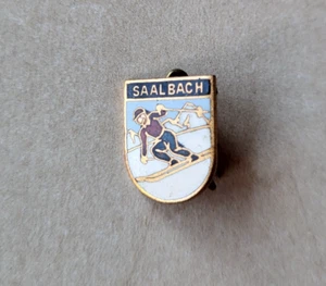 Broche broche insignia vintage Saalbach Austria esquí esquí - Imagen 1 de 2