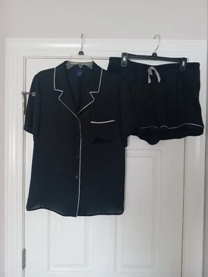 Juego de 2 pijamas grandes para mujer Apt.9 negro satinado con adorno de lavanda  Foto 1 de 4