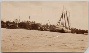 ¿El barco 'Esquimalt' anclado "Astillero en N.Phoe"?? Fotografía P1 - Imagen 1 de 2