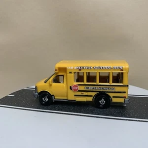 Matchbox MBX Service #1/20 1997 GMC Savana Cutaway Metro School Bus Yellow NM - Picture 1 of 12