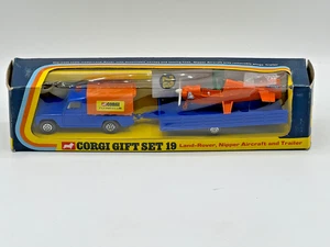 CORGI GIFT SET 19, LAND ROVER, NIPPER AIRCRAFT AND TRAILER, ORIGINAL PACKAGING. - Picture 1 of 18