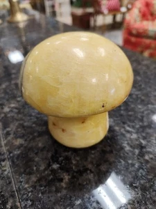 Seltener alter italienischer handgeschnitzter Alabasterpilz 4 Zoll hoch - Bild 1 von 2