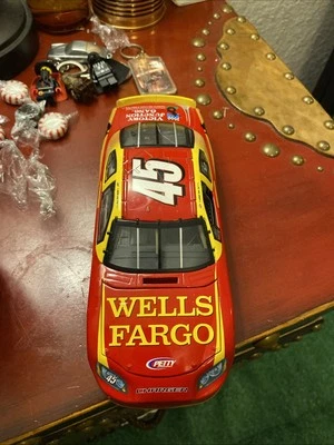 2006 Wells Fargo NASCAR 模型玩具。 — 第 1/4 张图片