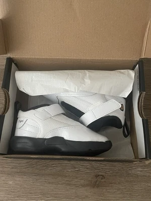 Jordan Max Aura 6 Toddler Sneakers White Black Size 6C Shoes NEW - Image 1 of 4