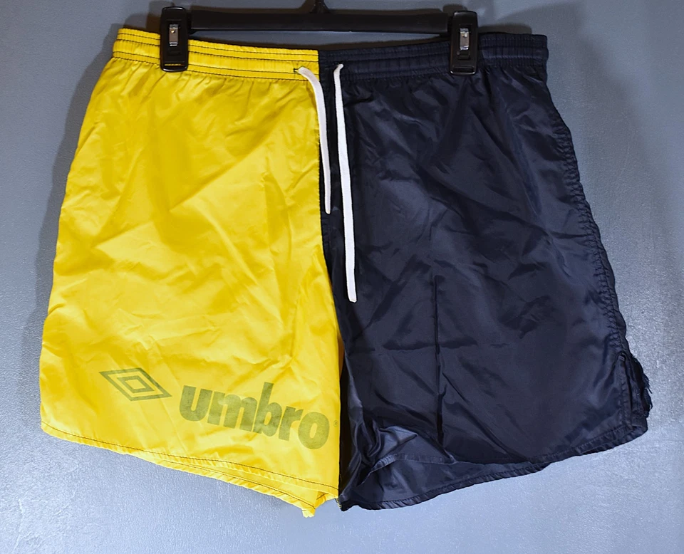 Umbro Retro Fútbol Pantalones Cortos Talla Hombre Grande, 100% Nylon, Amarillo y Azul, 6" Entrepierna Foto 1 de 4