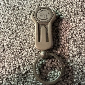 Golf Course Divot Repair Tool Metal Clip Key Ring Chain Beer Drinking Gift - Picture 1 of 2