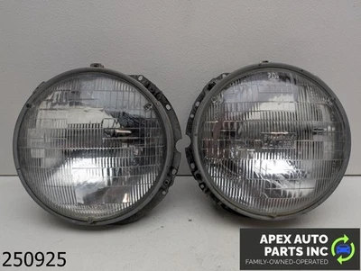 Juego de montaje de canastilla lámpara faro redondo 1,8 L Volkswagen Cabriolet 1988 fabricante de equipos originales Foto 1 de 4