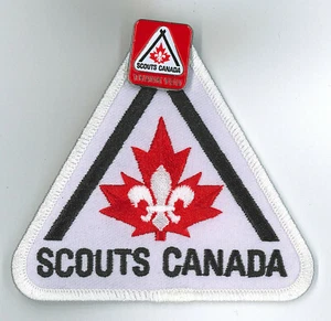 SCOUTS OF CANADA / CANADIAN - SCOUT ASSOCIATION EMBLEM PATCH & PIN BADGE SET - Picture 1 of 2