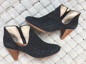 Matt Bernson Jagguar Croc Embossed Cutout Ankle Booties Sz 9 Heels black suede - Picture 1 of 6