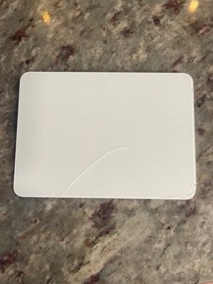   Apple Magic Wireless Trackpad 2 - MJ2R2LLA White CRACKED but WORKS PERFECT  - Image 1 of 2