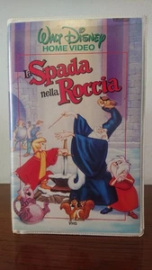Das Schwert im Felsen Walt Disney 1986 Vhs VI 4158 Raute Schwarz Softcase - Bild 1 von 9