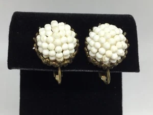 Vintage Miriam Haskell Kunststoff Creme Perlen Clip auf Goldfarbene Ohrringe - Bild 1 von 4