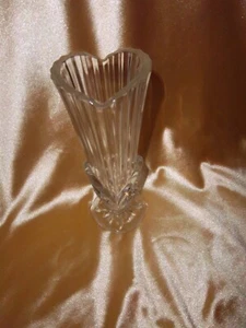 Vintage ART DECO DURCHSICHTIGE KRISTALLVASE geripptes Glas Herzform 8-1/4"" hoch - Bild 1 von 5