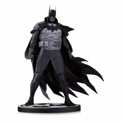BATMAN - Black & White Batman by Mike Mignola 1/10 Resin Statue Dc Direct - Immagine 1 di 4