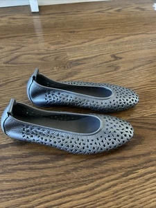 Arche Women's Dark Silver Pewter Ballet Flats Laser Cut Comfort 38 EUC Lilly - Picture 1 of 6